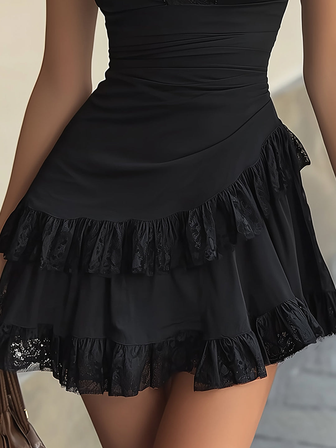 Estelle | Mini Vestido con Encaje Negro y Escote en V