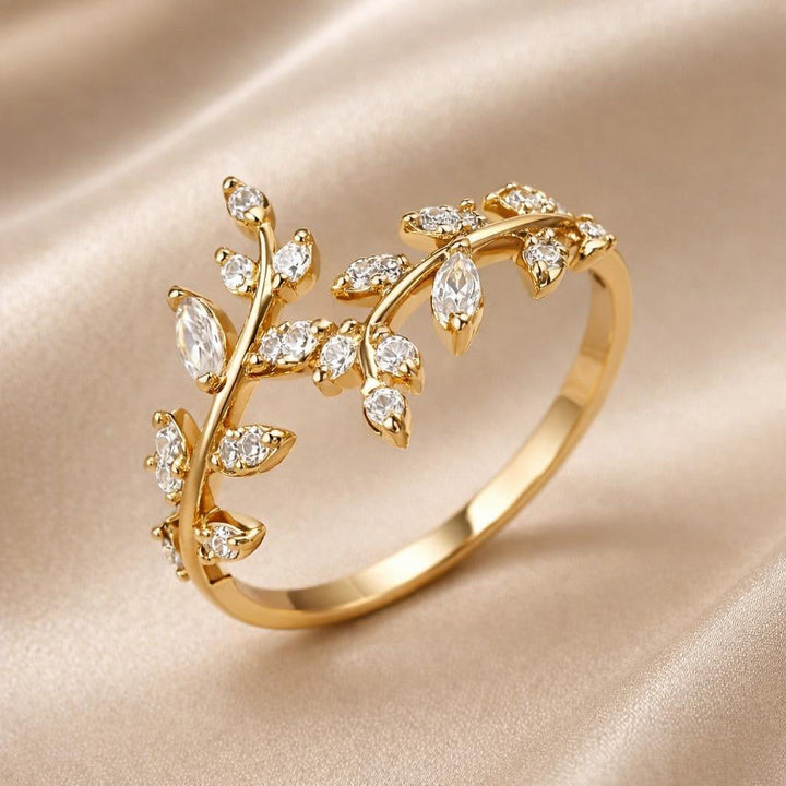 Anillo de Vid en Oro Blanco con Zirconia