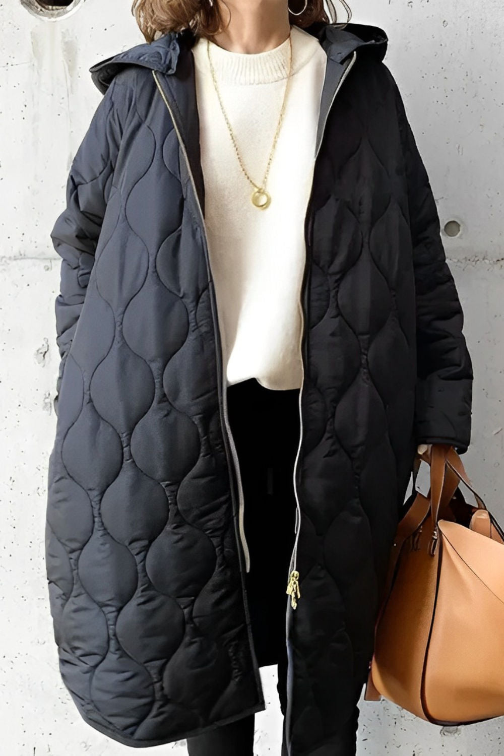 Saskia | Chaqueta con capucha y detalles refinados