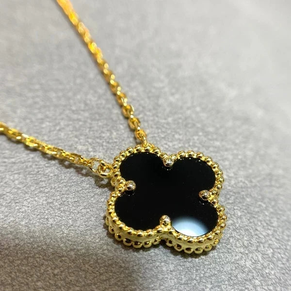KLEEBLATT | Collar Negro