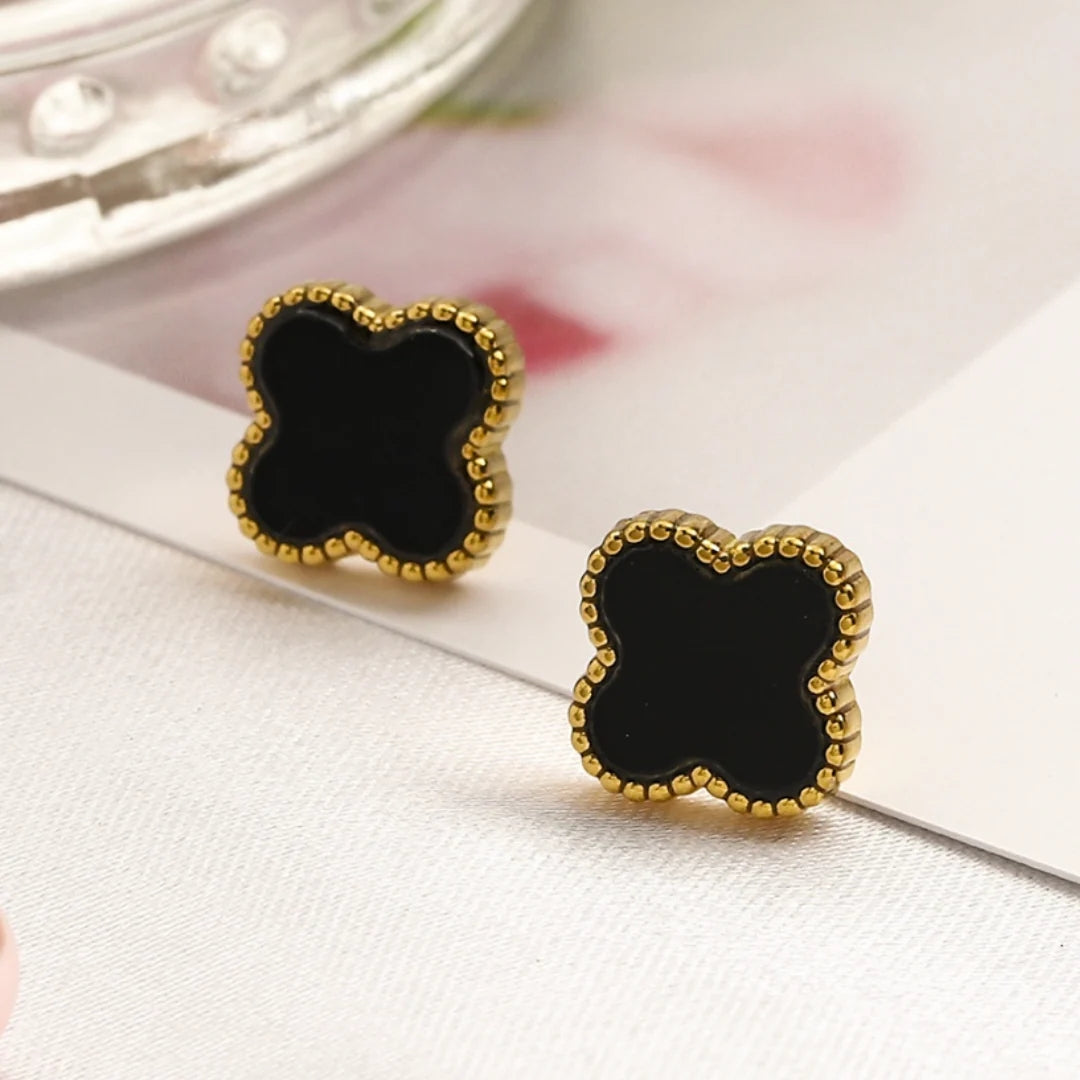 KLEEBLATT | Pendientes negros