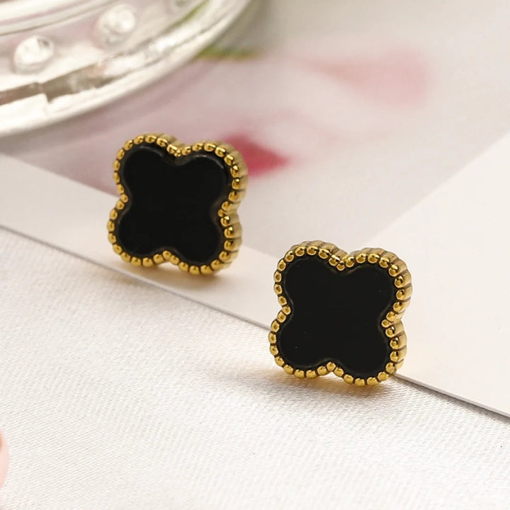 KLEEBLATT | Pendientes negros