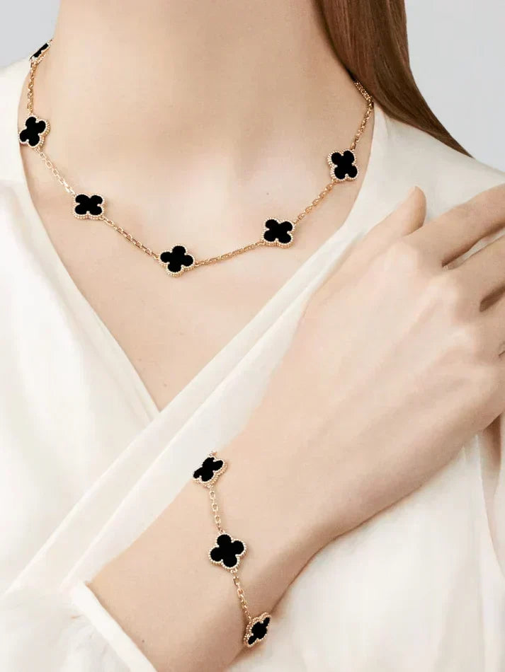KLEEBLATT | Collar Negro con 10 Motivos