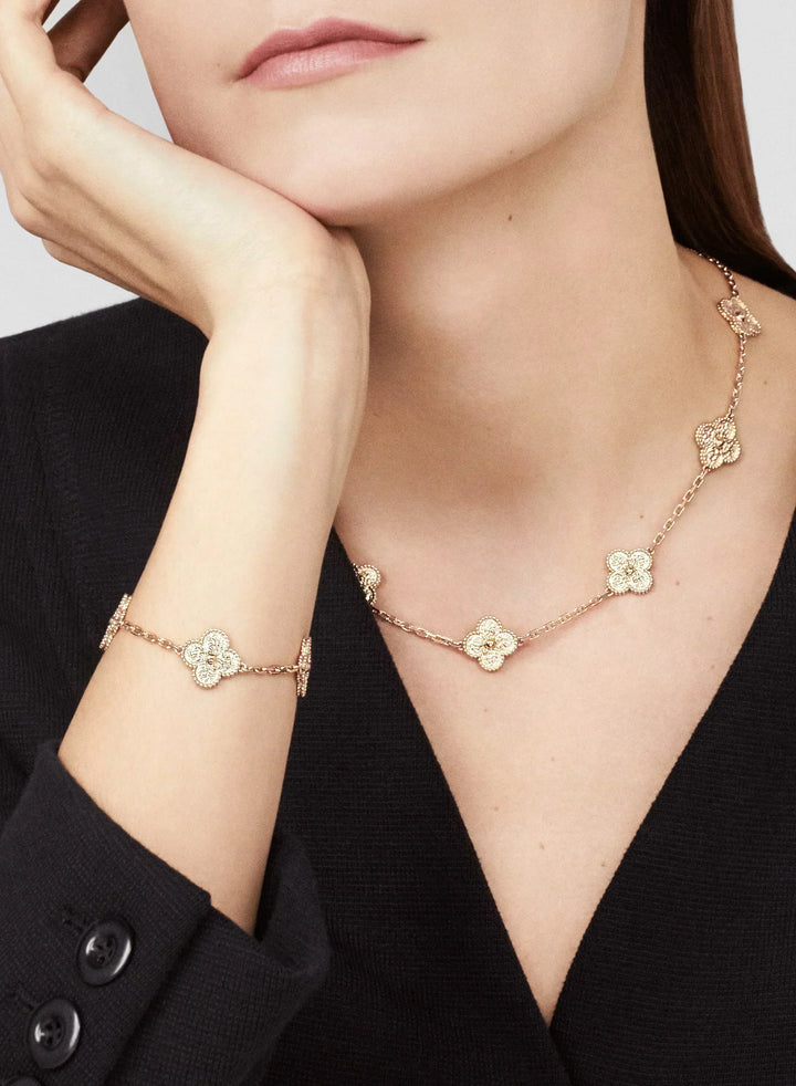 KLEEBLATT | Collar Rosa con 10 Motivos
