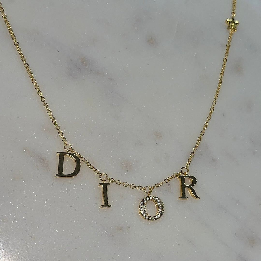 Collar DR en Oro