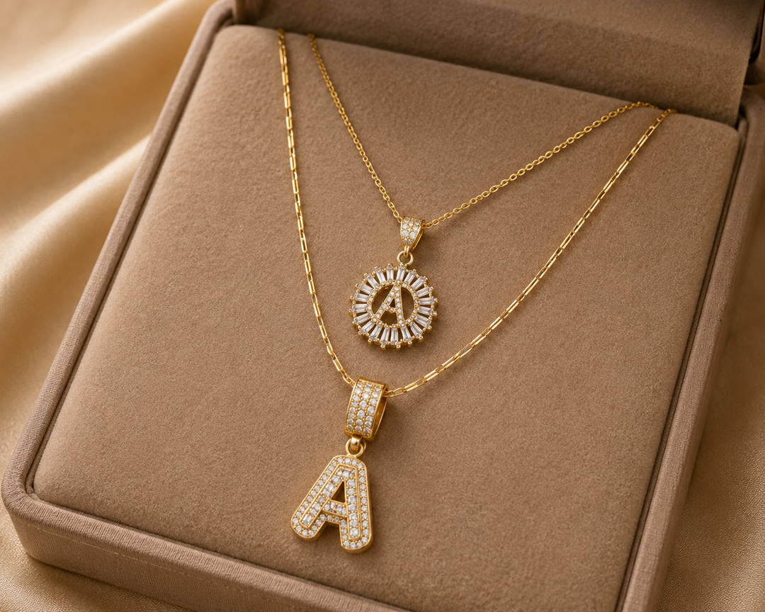 Collar de Oro Aurora con Iniciales