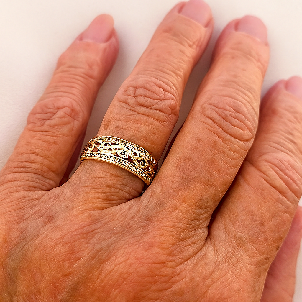 Anillo de Oro Bright Hollow