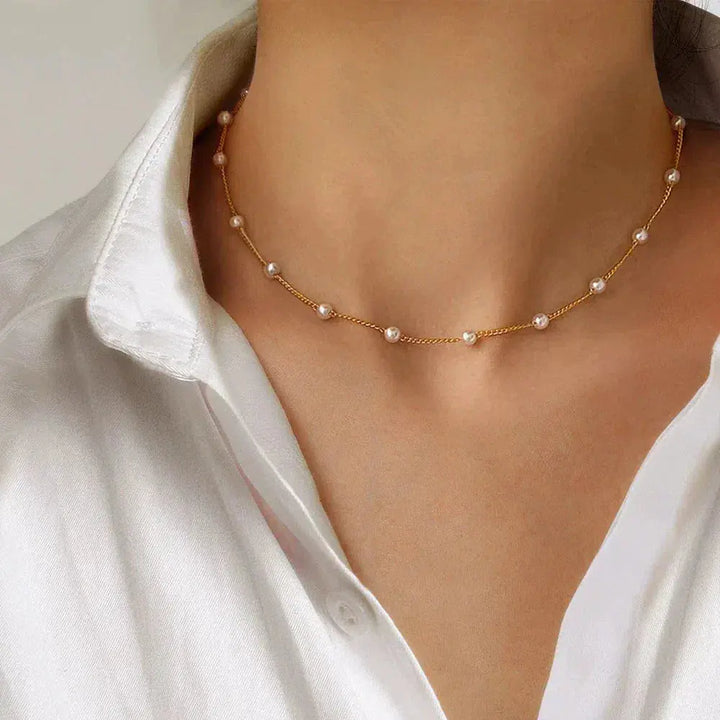 Collar Dorado con Perlas Espaciadas