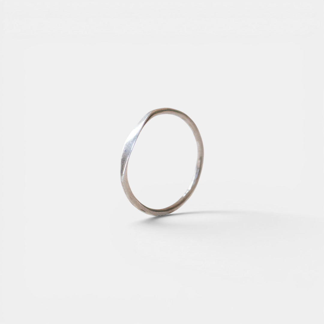 Bonita pequeña anillo de sello en plata esterlina 925, hecho a mano