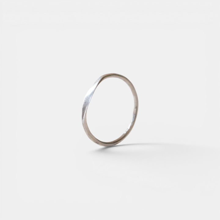 Bonita pequeña anillo de sello en plata esterlina 925, hecho a mano