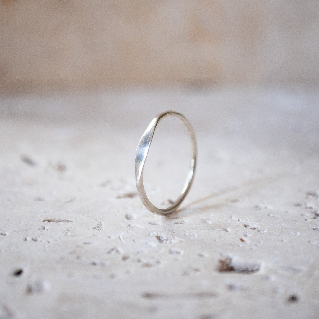 Bonita pequeña anillo de sello en plata esterlina 925, hecho a mano
