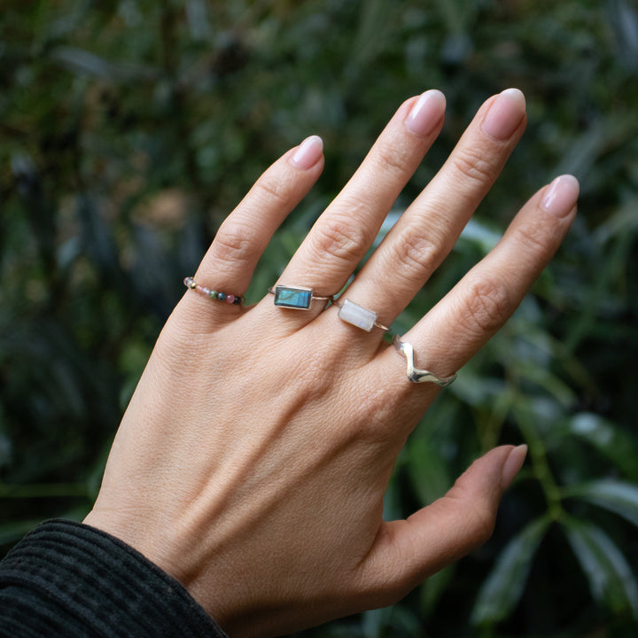 Anillo de labradorita cuadrada en plata de ley 925 azul-verde