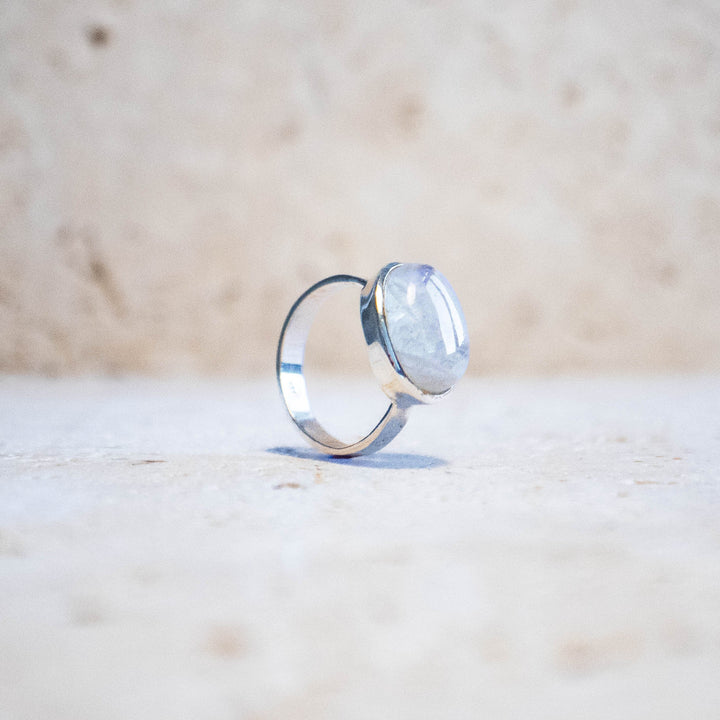 Gran Anillo Ovalado de Piedra de Luna en Plata Esterlina 925 – Hecho a Mano