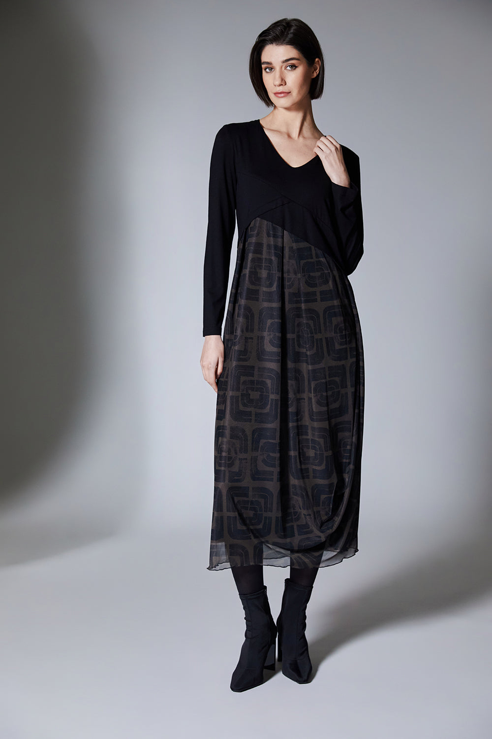Maeve | Vestido Midi de Jersey Negro y Tejido