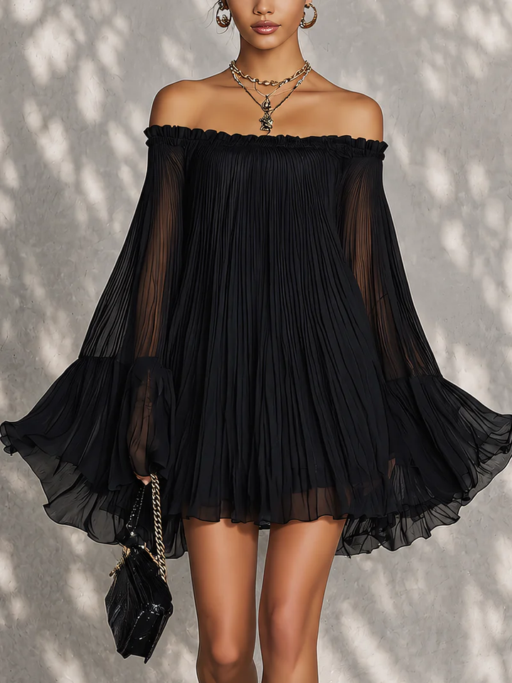 Océane | Mini Vestido Negro con Mangas Acampanadas y Pliegues Descubiertos