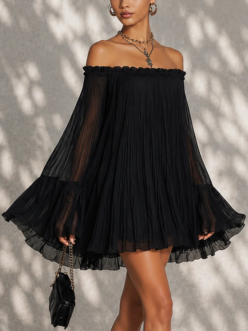 Océane | Mini Vestido Negro con Mangas Acampanadas y Pliegues Descubiertos