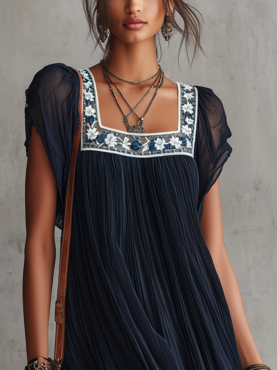 Apolline | Mini Plissé Vestido en Bordado de Muselina Azul Marino