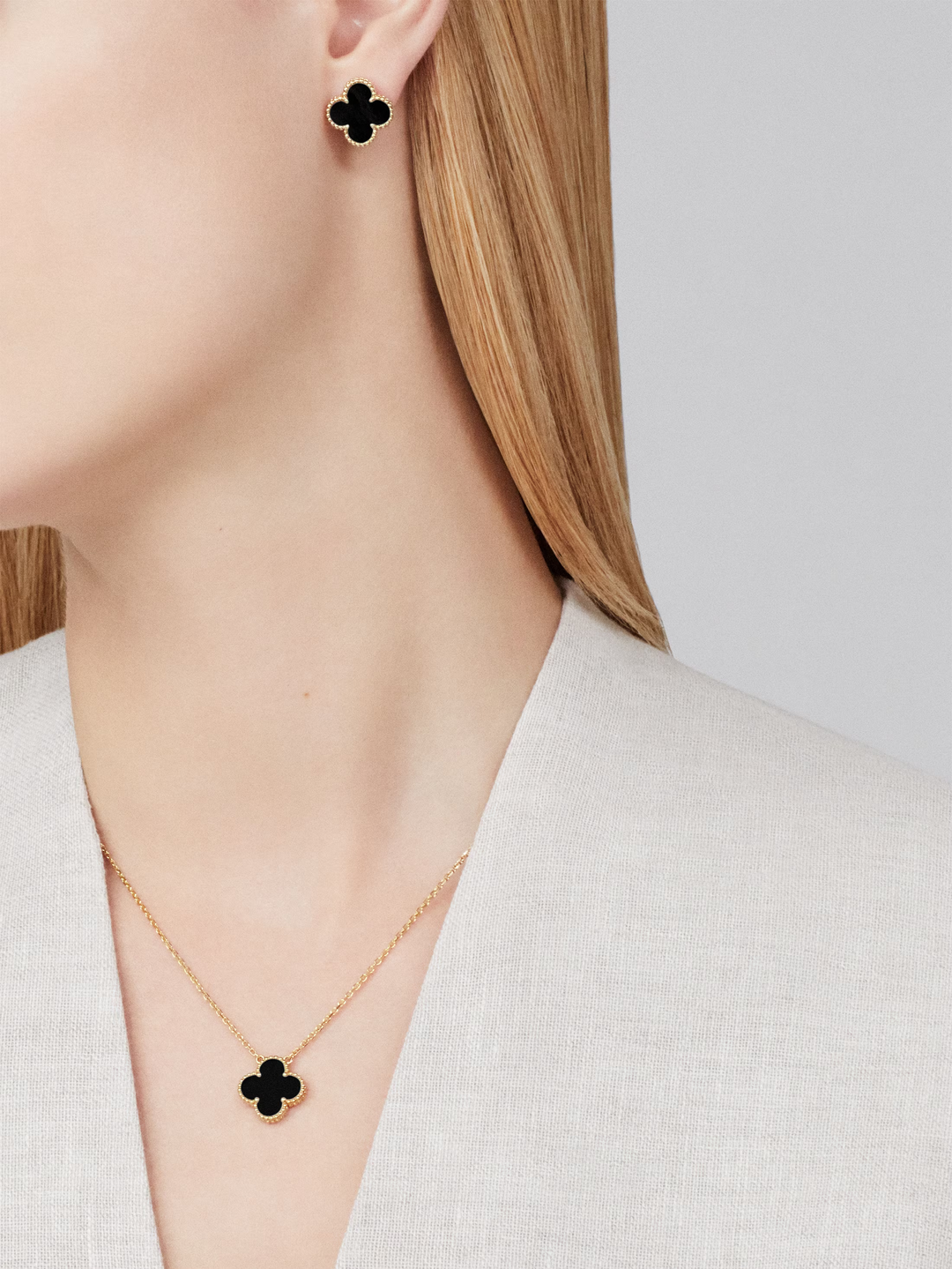 KLEEBLATT | Collar Negro