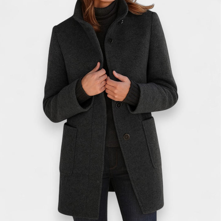Nela - Abrigo elegante con cuello alto