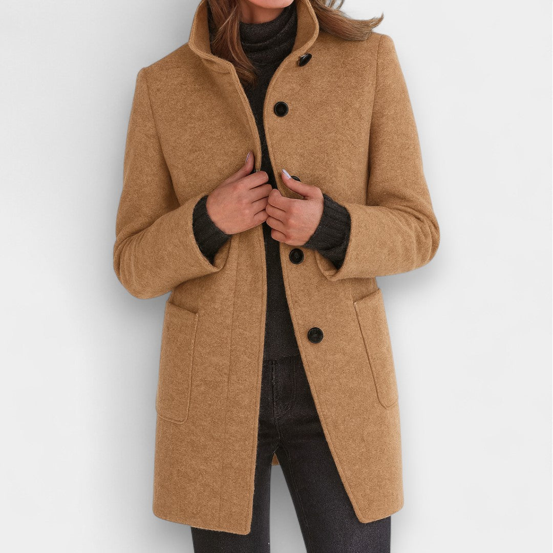Nela - Abrigo elegante con cuello alto