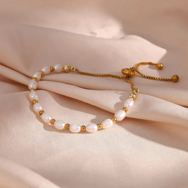 Pulsera Elegante de Perlas y Oro