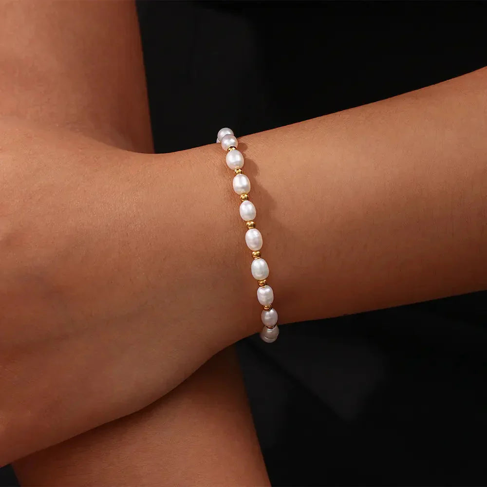 Pulsera Elegante de Perlas y Oro