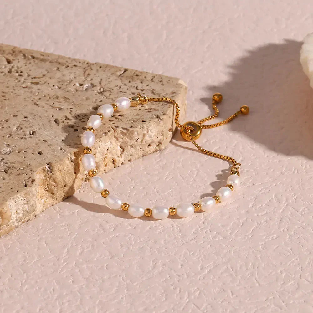Pulsera Elegante de Perlas y Oro