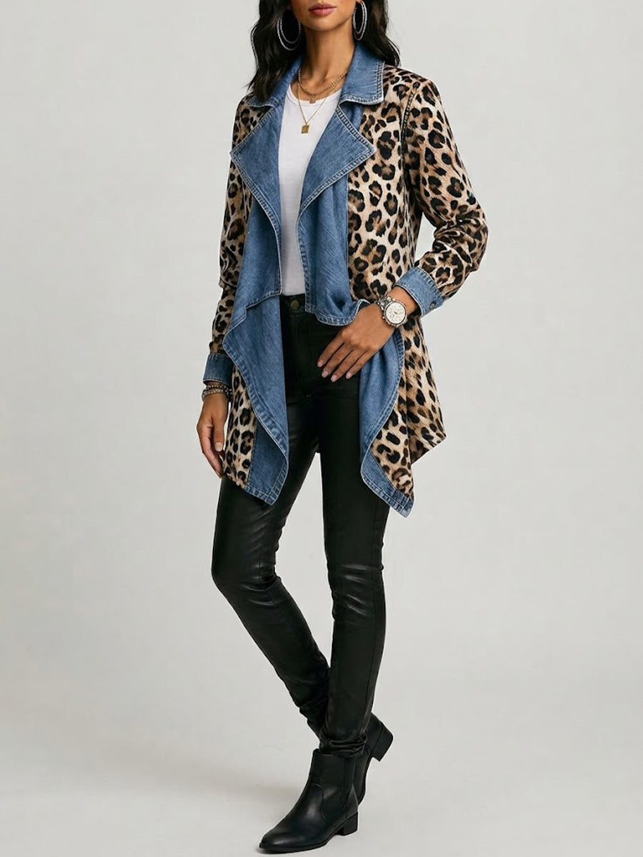 Victoria | Chaqueta de leopardo con panel de denim desgastado de longitud media