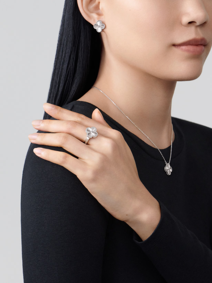 KLEEBLATT | Collar de plata