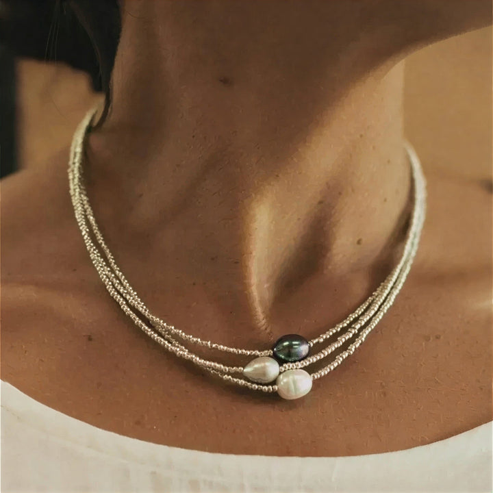 Collar superpuesto en perlas barrocas